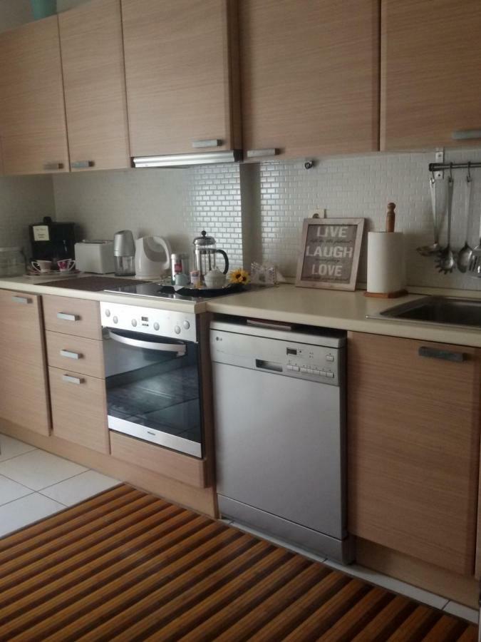 Apartamento Sea & City - 10 Min Drive To The Beach & Athens Airport Markópoulon Exterior foto